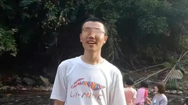 胡鑫宇|发现胡鑫宇的刘贵泉大爷描述：像雨裤，灯下黑，曾闻到过臭味