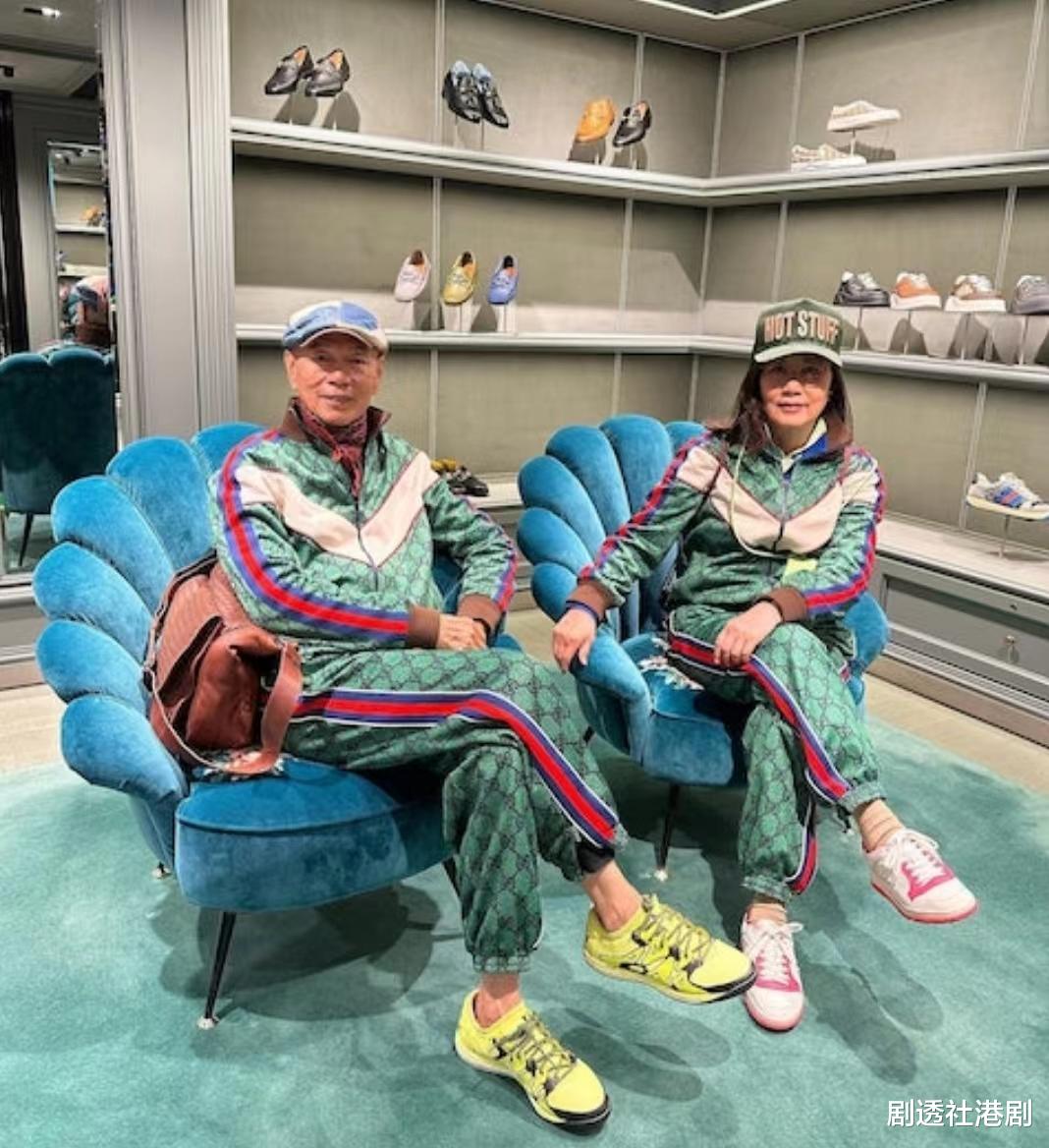 担心!76岁知名港星现身佛山医院,大夏天穿羽绒服裹围巾引关注