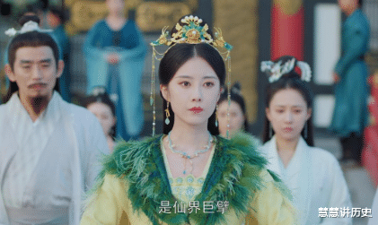 时尚网红 VS高级美女：赵露思遇到了00后的辣妈，纯纯的降维打击