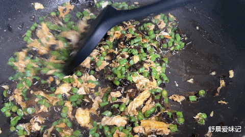 |不用发面，比水饺大，试试蒸着吃，皮薄馅大，馅料鲜美，真好吃