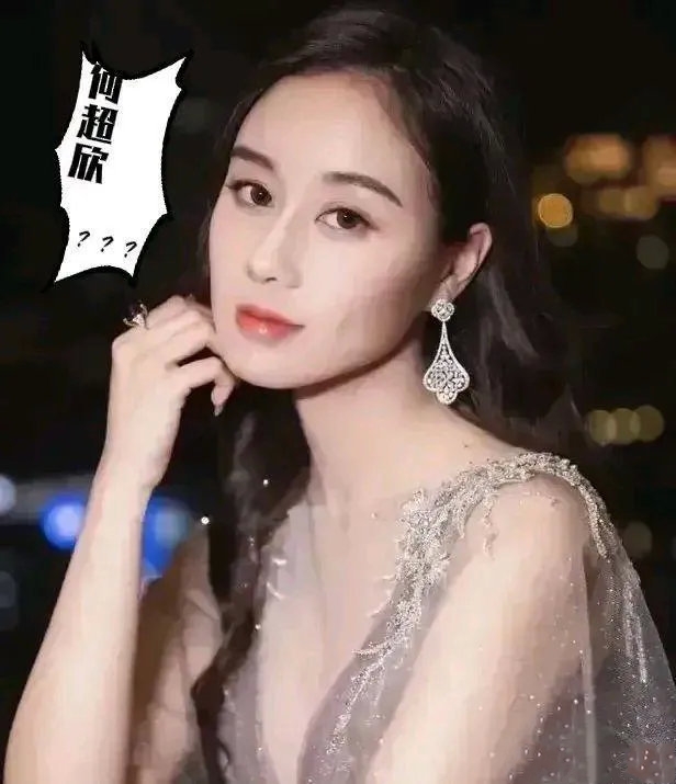 赌王千金何超欣参加活动,穿西服配短裙很优雅,脸型变化很大