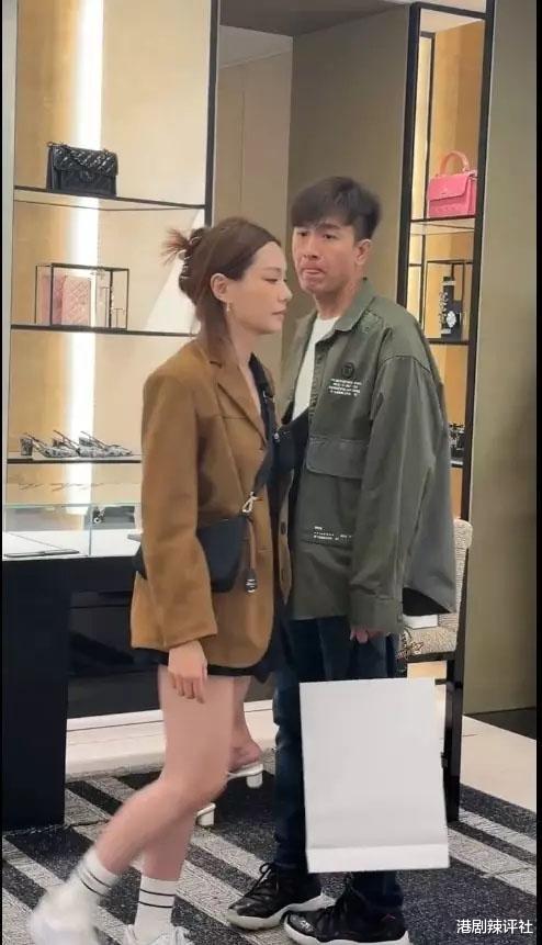 婚期将至疑爆冷战?汤洛雯购物黑脸不理人,马国明被冷落气氛尴尬