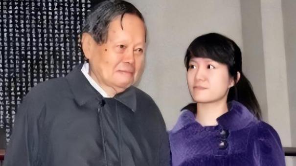 曝101岁杨振宁喜添千金？18亿财产疑分割完毕，翁帆早想好了退路