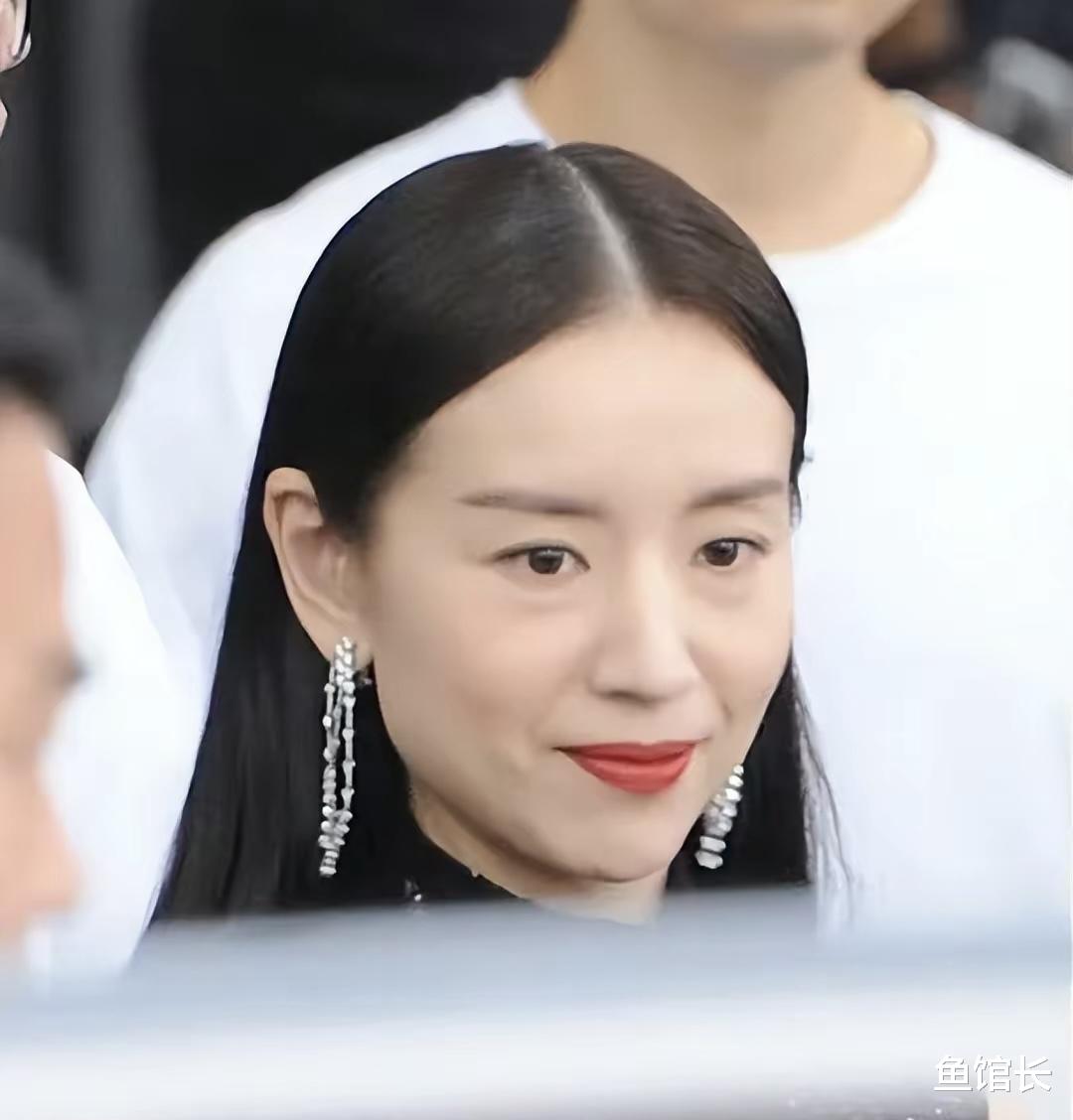 条件不符合就别尬演“情妇”,43岁董洁告诉你,啥是教科书式撩汉