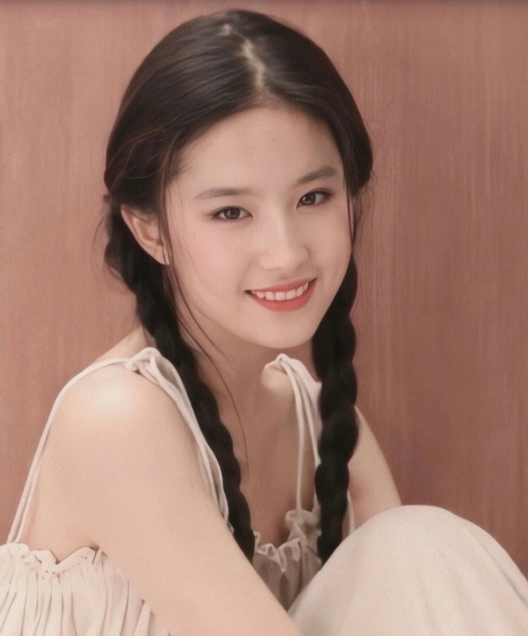 刘亦菲|35岁刘亦菲近况变化大!模样胖到毁三观,网友直呼认不出