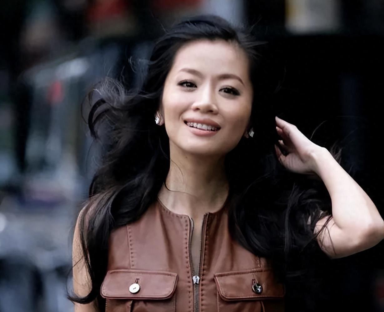 凤凰卫视当家花旦曾子墨：4年连生两个儿子，风光背后的艰辛