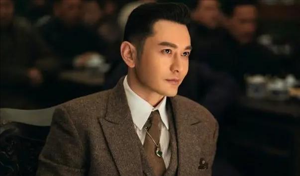 周杰伦 白敬亭、周杰伦头顶稀疏，原来男星早就秃了，观众被骗惨了