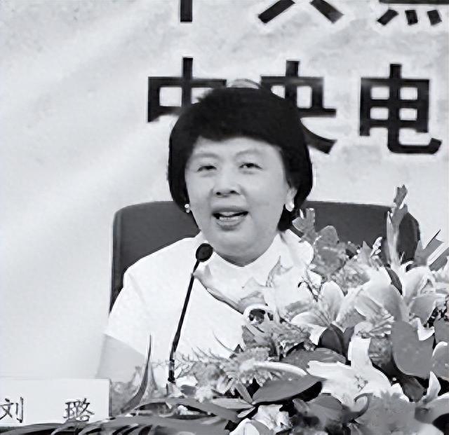 80年代央视最红主持人，晚年患上精神疾病，如今70岁的她怎么样了