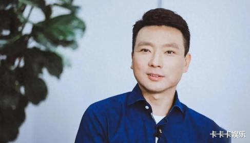 央视主持人康辉：坚持丁克恩爱有加，却在48岁时直言后悔当初选择