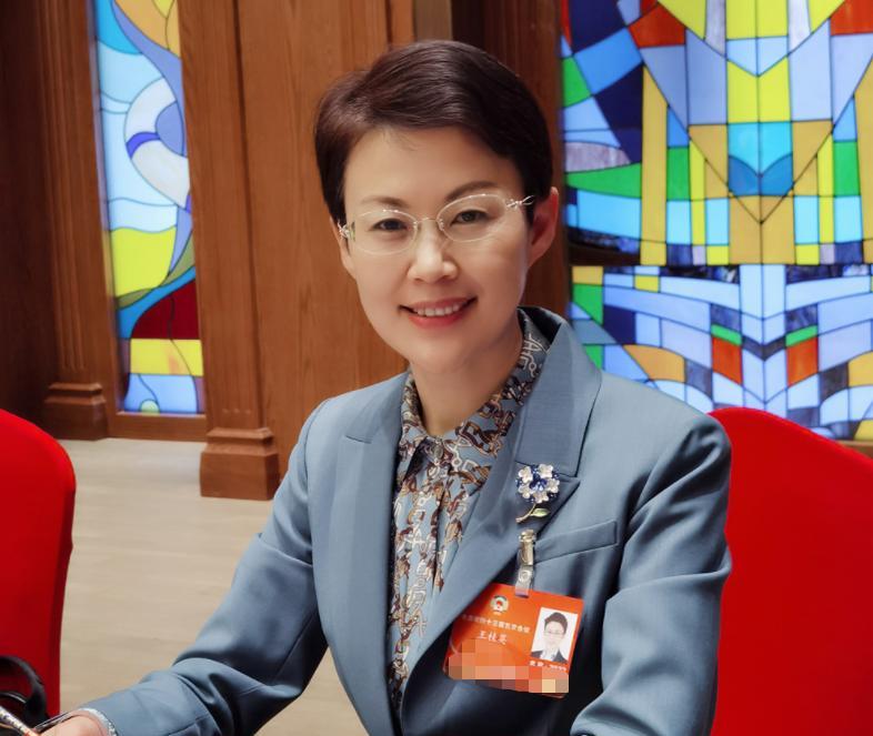 求职|副省长“王桂英”备受关注，气质干练能力出众，看学历就堪当大任