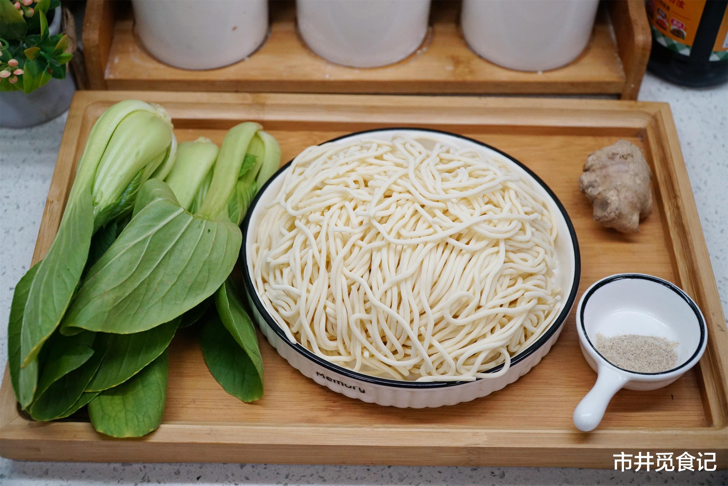 面条|冬天吃家常面条,别忘了多加2样料,发汗去寒,吃上一碗全身暖和