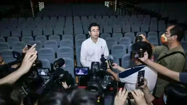 |足协新掌门正式上任，不问世事先看风水，首事先搬办公室