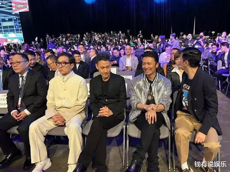 谢霆锋|谢霆锋一日官宣三部新片,同框张学友面带微笑,脚踩厚底鞋抢镜