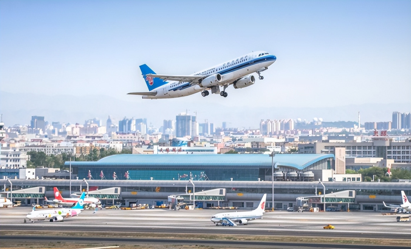 青岛市|排队7小时面试3分钟,青岛空乘千人面试遭质疑,快要卷成麻花了