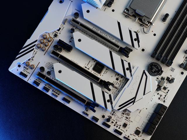 PS VR|影驰Z790金属大师D5 Wi-Fi白金版主板评测：白色战甲，战力不凡！