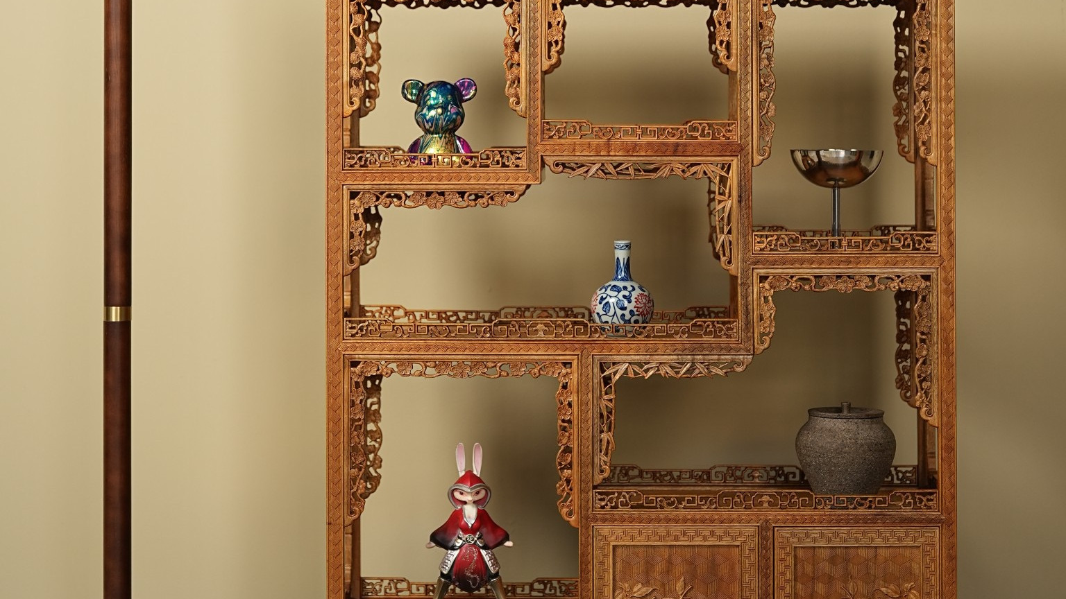 富丽堂皇，金丝楠木，满雕饰案上博古柜