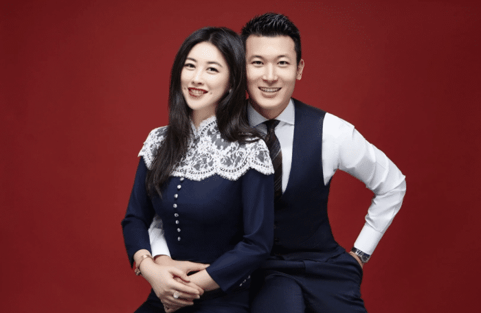 朱珠|朱珠1岁女儿给爸爸洗脸好贴心,拍打脸颊动作太真实,父女俩都未笑场