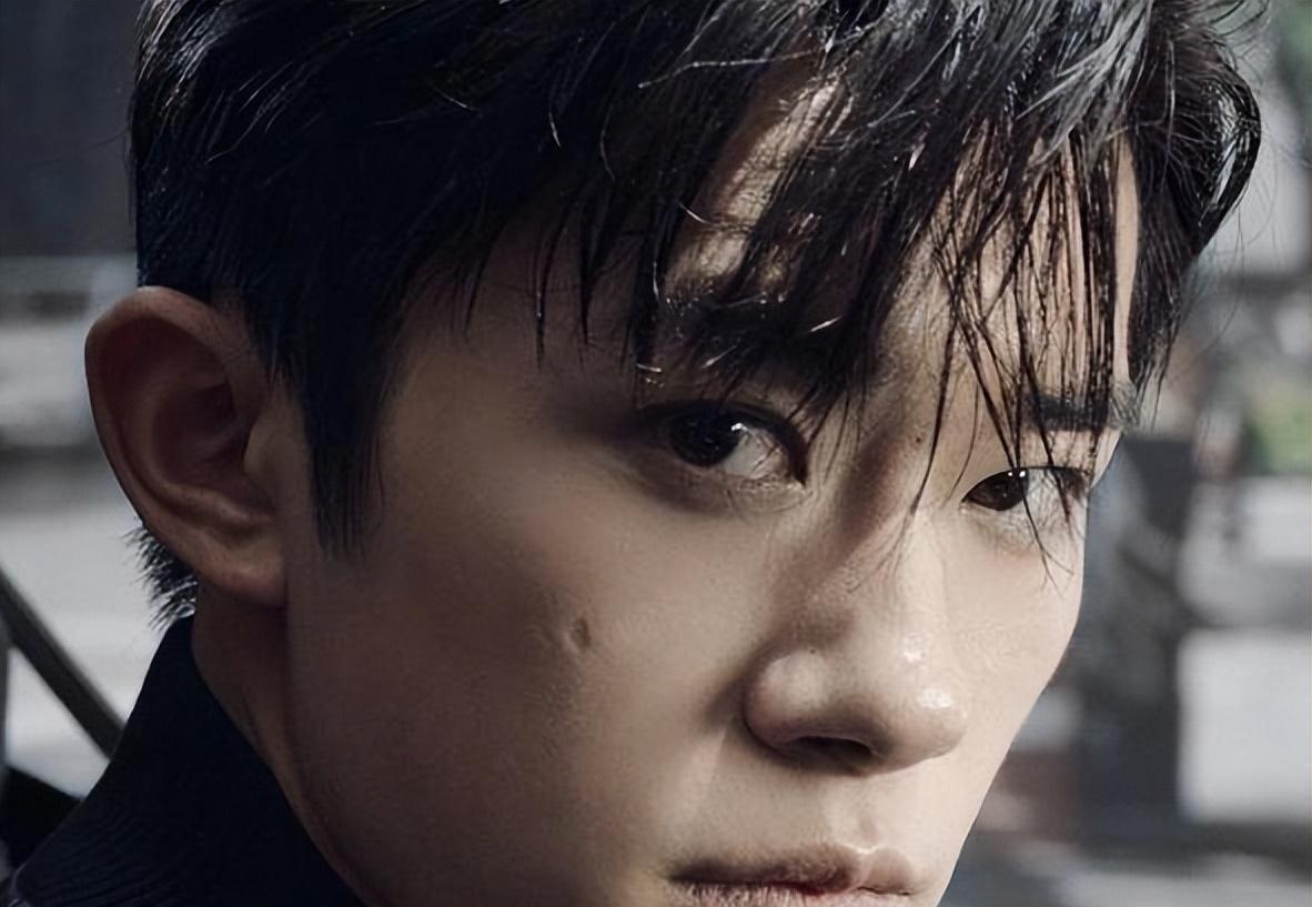 明明长相一般，粉丝非要吹捧“绝世美男”，求求你们吃点好的吧！