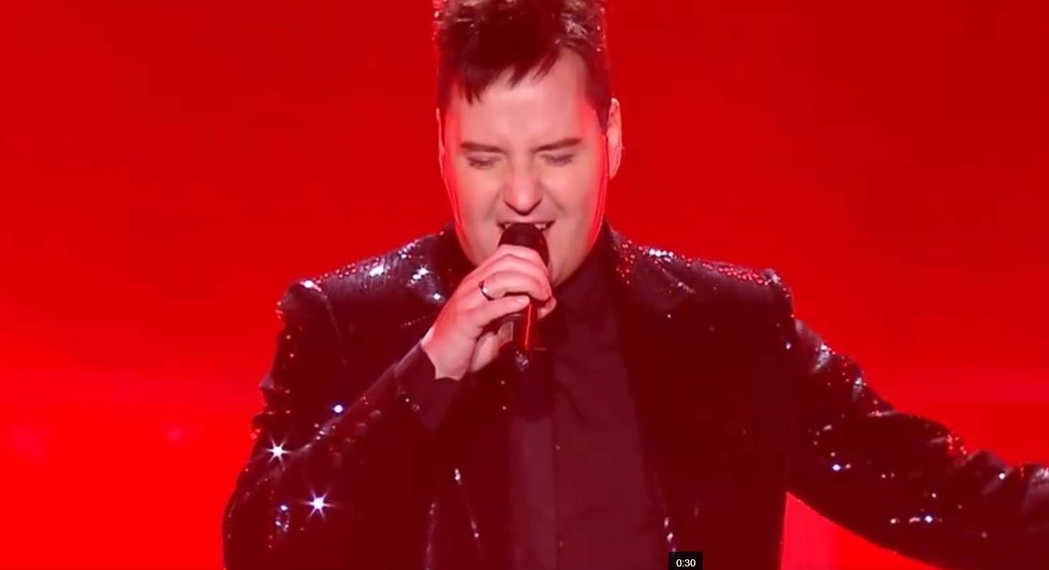 小杨哥演唱会大翻车！维塔斯假唱，朴树忘词跑调，张信哲差点摔倒