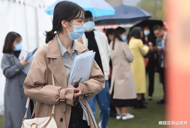 招聘|应聘助理岗位，因为薪资期望值高被HR奚落，毕业生就错了吗？