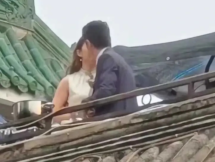 曝光刘亦菲新剧路透图，皮肤白皙嫩的掐出水，霍建华帅气状态佳