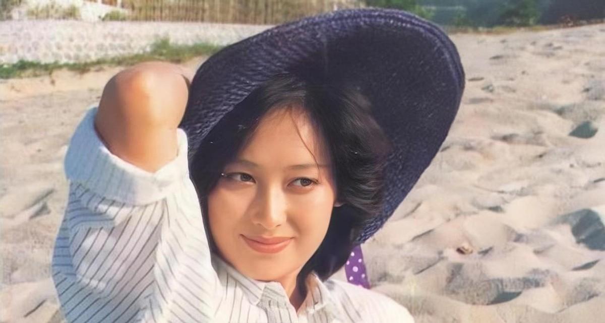 90年代爆红的美女明星左翎,带女儿再婚获幸福,60岁越活越漂亮 - 娱乐