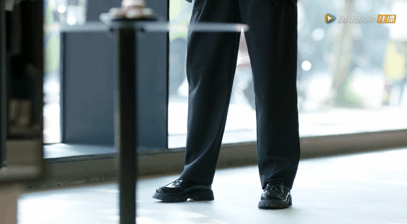 舍不得口红眼影纹唇,就别硬演“女扮男装”了,你是当观众瞎吗?