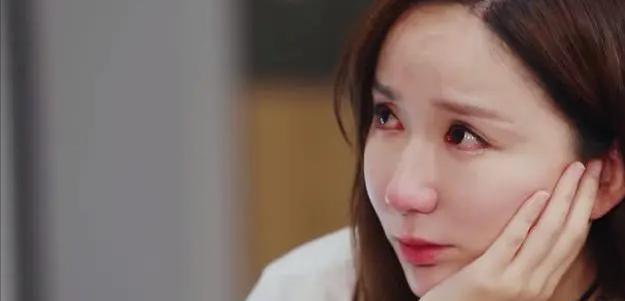 洪欣|娄艺潇的幻灭:一场直播,将她的“面目全非”体现得淋漓尽致