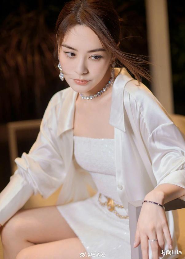 阿娇香港线下活动,高马尾、运动装靓丽感满满,活脱脱的18岁少女