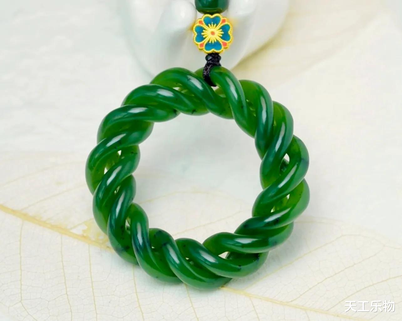 新坑料与老坑料!如何辨别和田玉碧玉的新老坑?