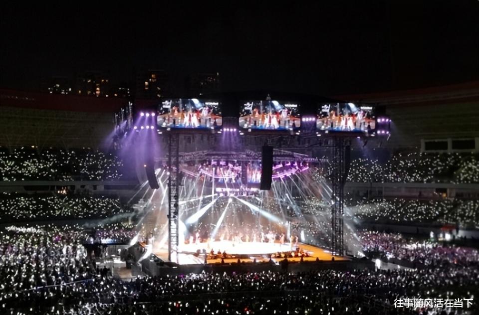 演唱会|荒唐！演唱会门票炒到两万，大麦一票难求，大学生爬墙追星