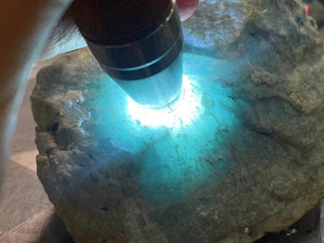 新断口和老断口的翡翠原石区别在哪里
