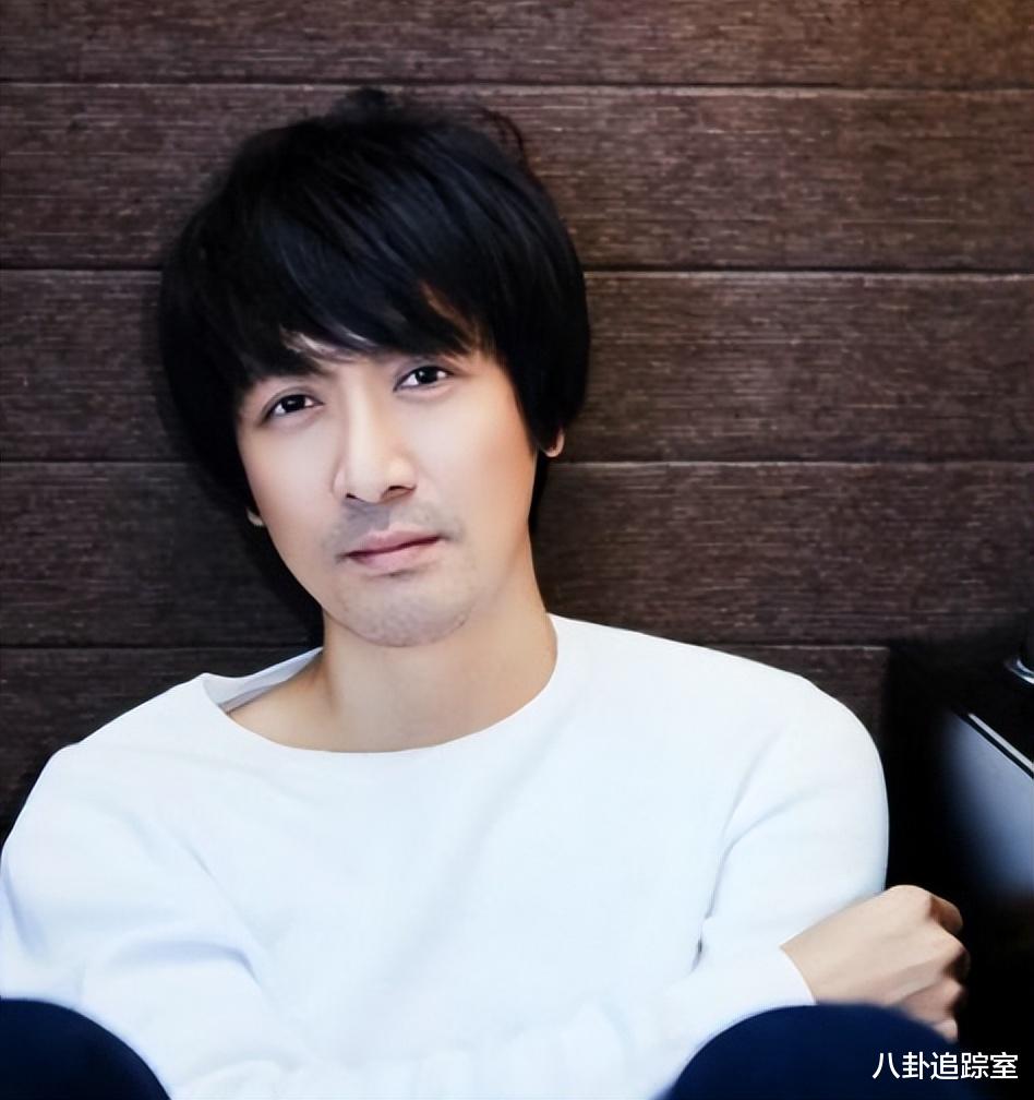 曝张鲁一失踪半月,郑晓龙剧组开拍寻人无果,老婆拒报警引猜测