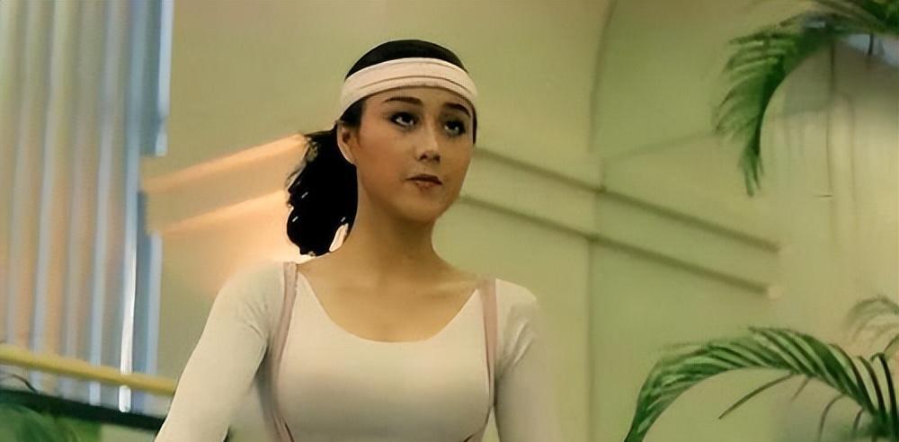 李连杰晒妻子近照，61岁利智衰老似奶奶，62岁黄秋燕仍然美艳动人