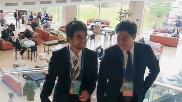 霍启刚和郑志刚同框，有说有笑关系融洽，他们有很多相同点