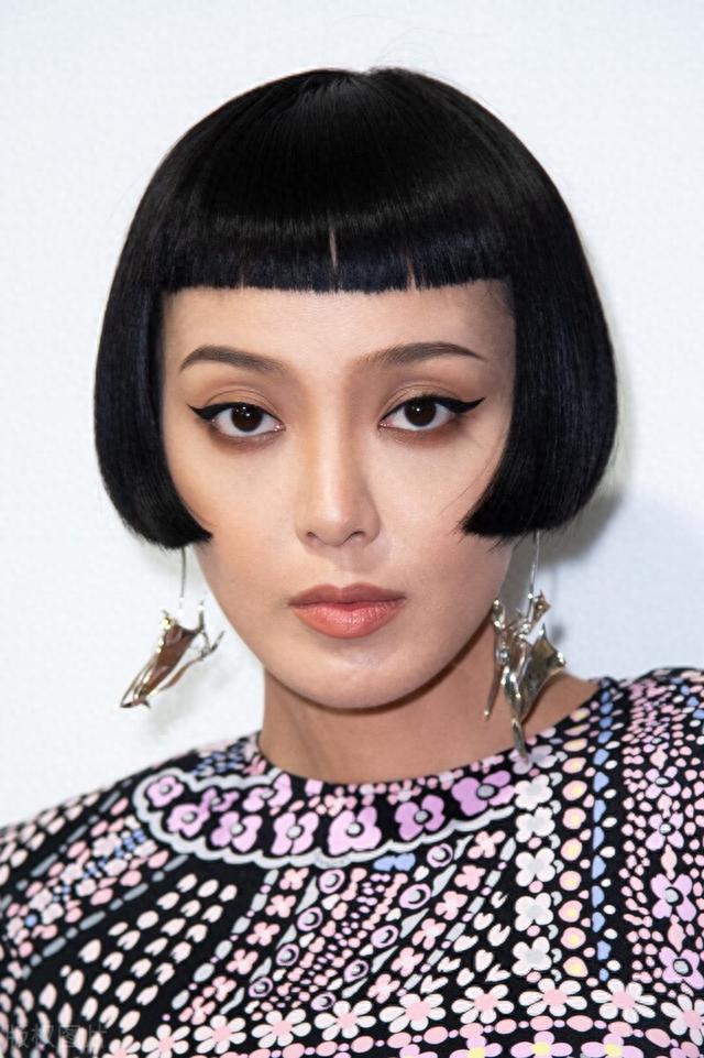 李涵的身材保养的是真不错