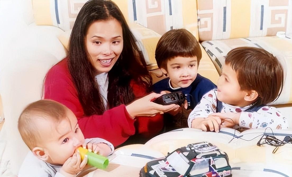 韦唯|60岁韦唯：家暴前夫已去世，和3个混血儿子住纽约豪宅，生活超幸福！