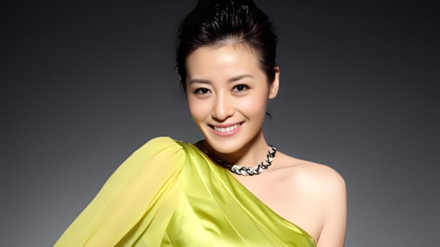 著名央视主持人因一个“咳嗽”被辞退，后嫁富豪，成公司高管