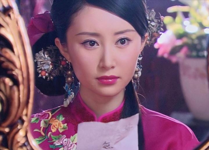 真正的花魁根本不用旁白尬吹, 人群中一眼夺目的绝色