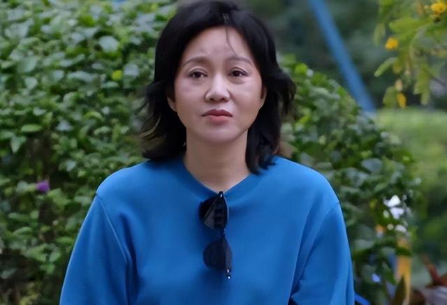 51岁吴越对比52岁闫妮，自然老去和医美老去的差距一目了然