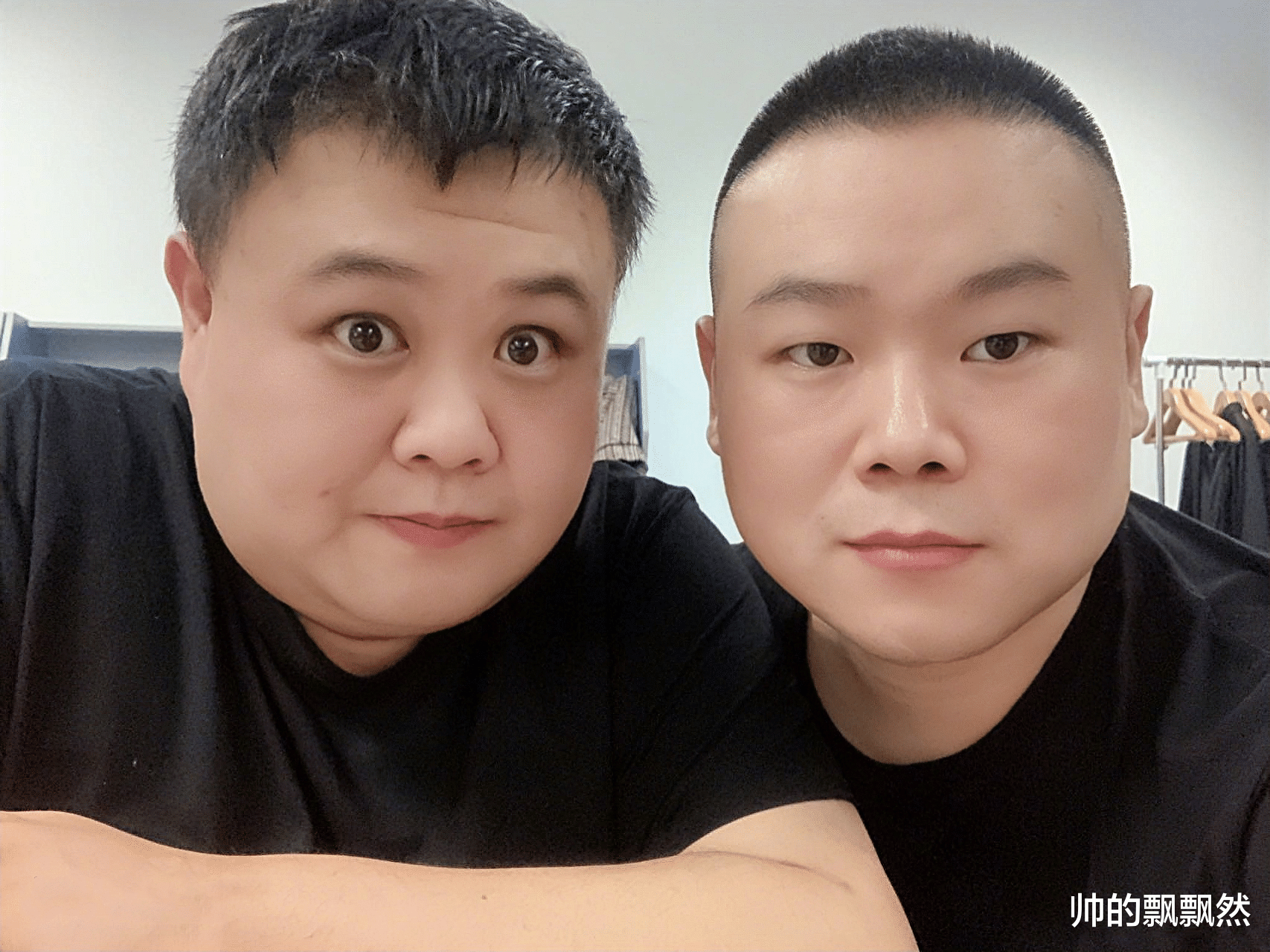 岳云鹏：给5个姐姐买车买房，把普通妻子当宝，弟弟却在农村种地