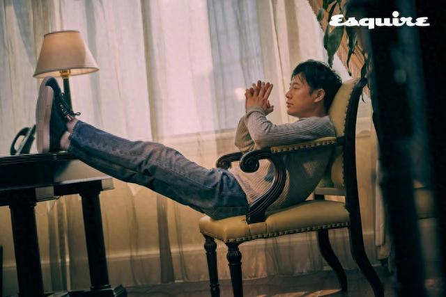 从爆红到“打回原形”，张颂文只用了半年，终是步了张小斐的后尘