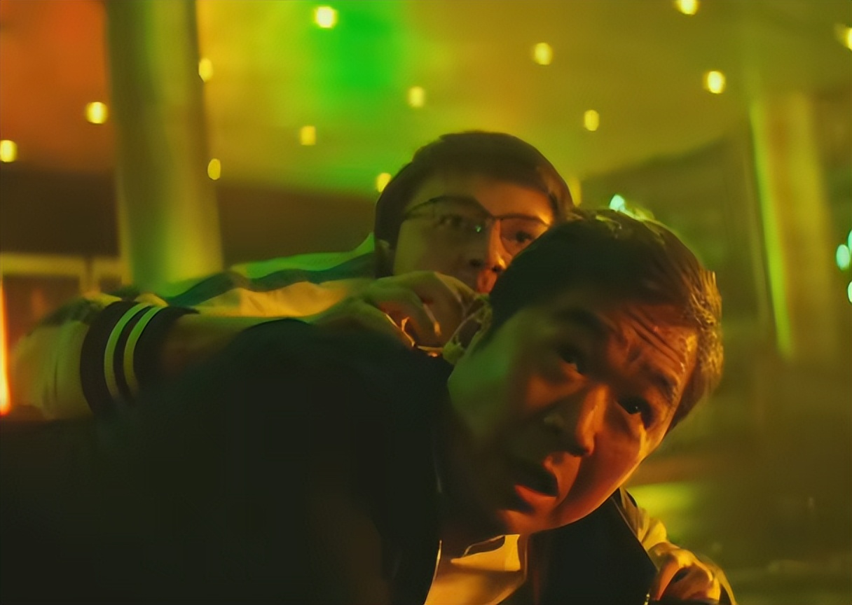 《坚如磐石》首波口碑出炉！现场观众的打分和评价都“一针见血”