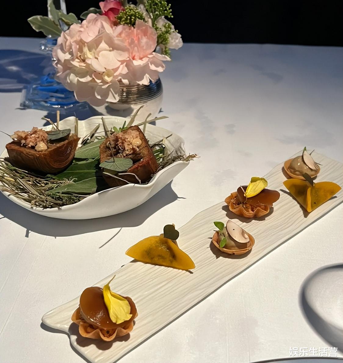 王诗龄|王诗龄凌晨晒照,4款高奢包18瓶名贵香水,黄瓜片都是玫瑰花形状