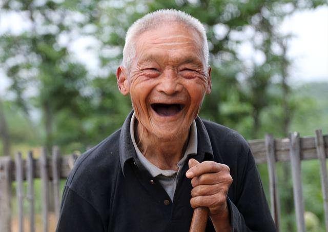 衰老|为何不少人过了70岁，没几年就去世了？原因主要有三个，了解一下