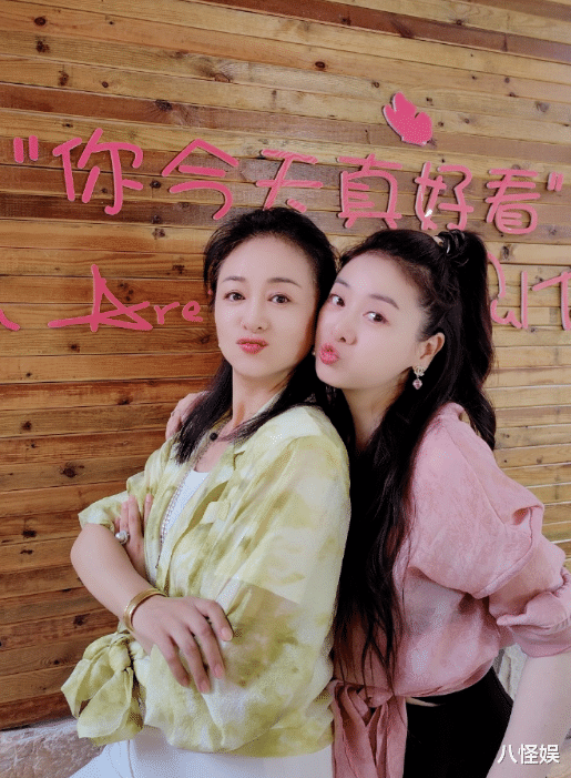 小李琳6岁女儿近照曝光,小眼睛单眼皮不像妈妈,被指是小版经超