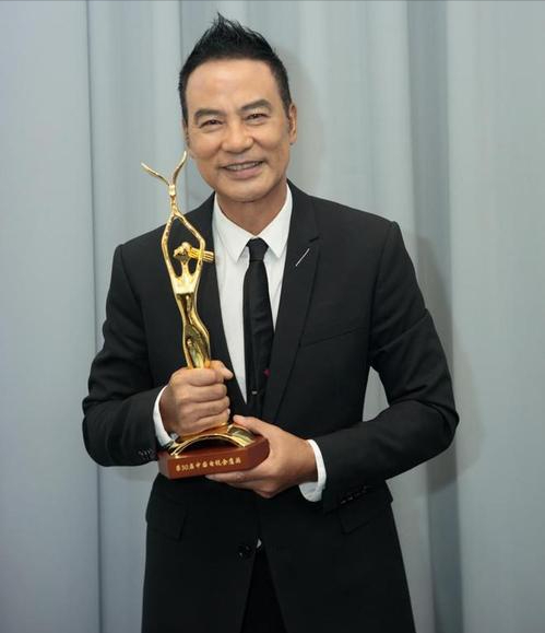 演员任达华:出道43年0绯闻,为爱丁克,50岁老来得子泪流满面