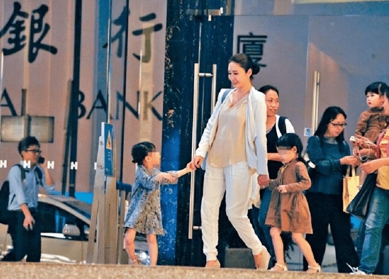 发型 9位“一胖毁所有”的女星，怀孕前是窈窕淑女，怀孕后涨到190斤