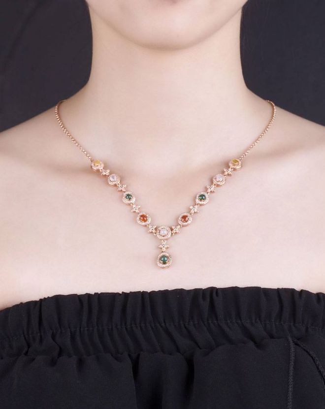 奇石|你的脸型适合哪种翡翠耳饰和翡翠项链?