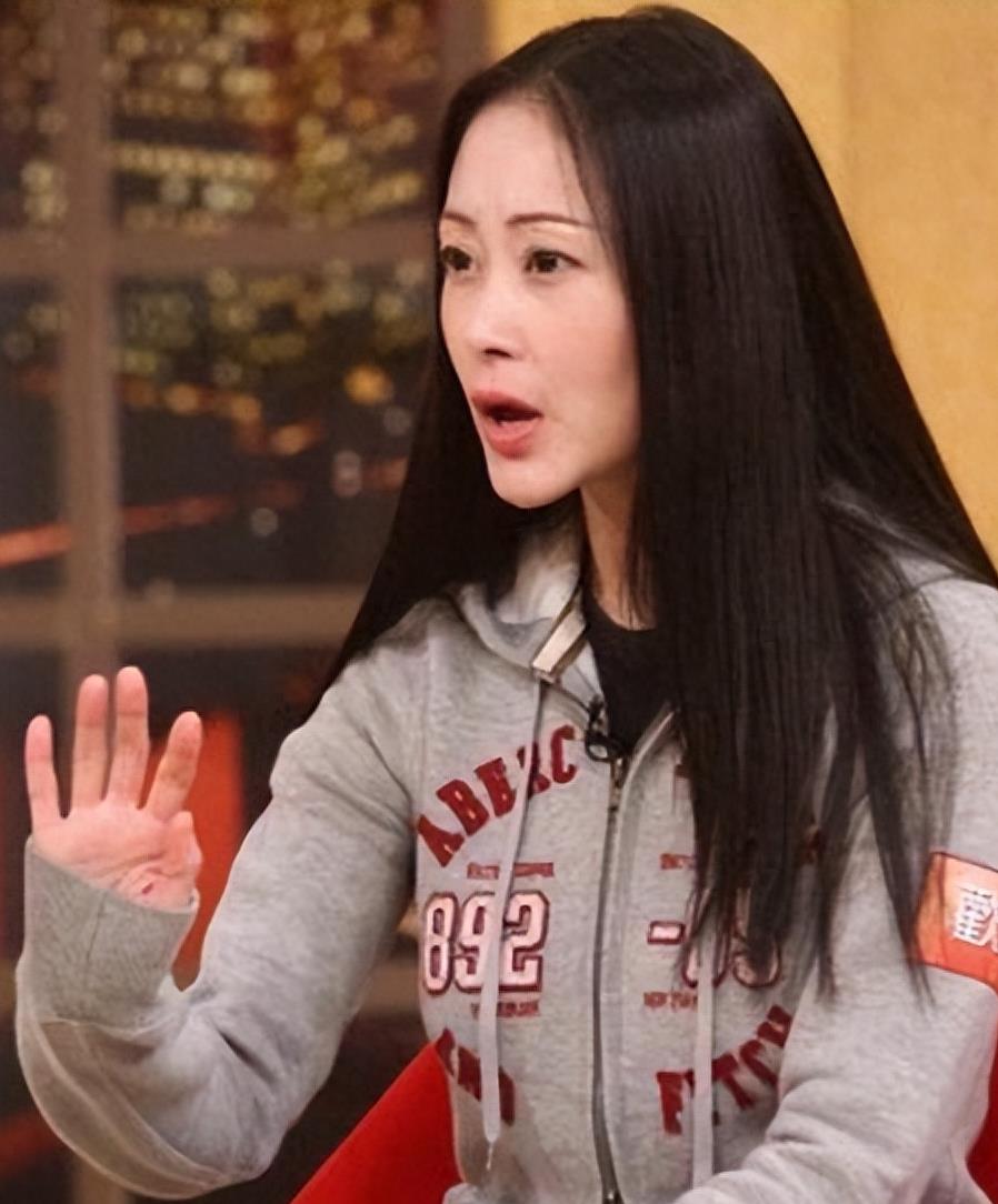 红极一时，却遭闺蜜插足婚姻，43岁惨死，留下7字遗言，死因成谜